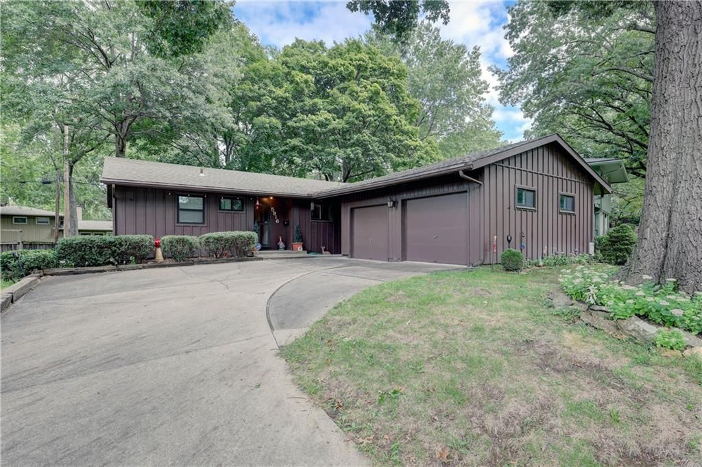 5916 W 78TH Street, Prairie Village, KS 66208