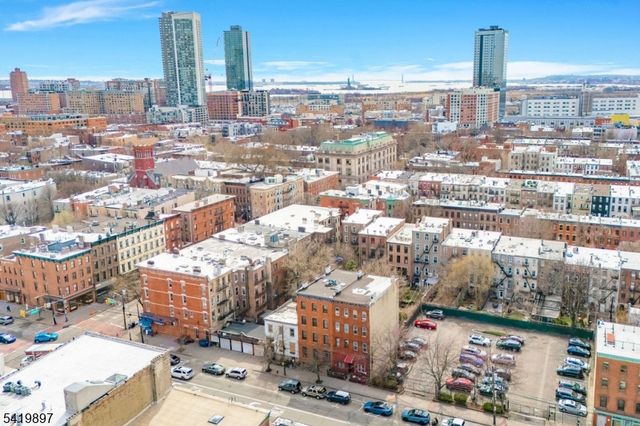 189 Christopher Columbus Dr 1, Jersey City, NJ 07302