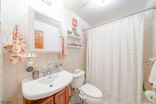 189 Christopher Columbus Dr 1, Jersey City, NJ 07302