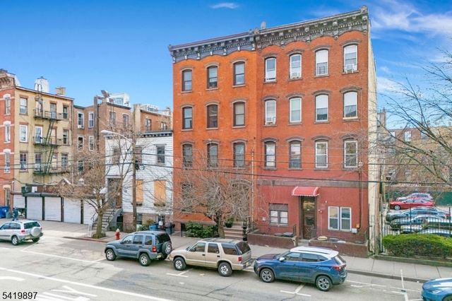 189 Christopher Columbus Dr 1, Jersey City, NJ 07302