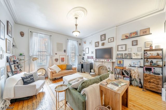 189 Christopher Columbus Dr 1, Jersey City, NJ 07302