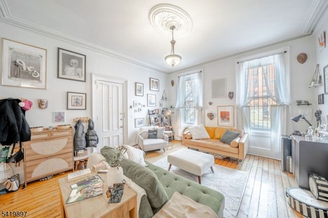 189 Christopher Columbus Dr 1, Jersey City, NJ 07302