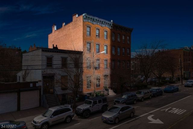 189 Christopher Columbus Dr 1, Jersey City, NJ 07302