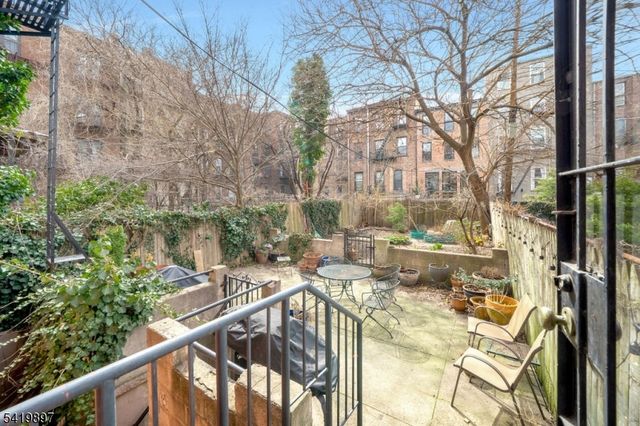 189 Christopher Columbus Dr 1, Jersey City, NJ 07302