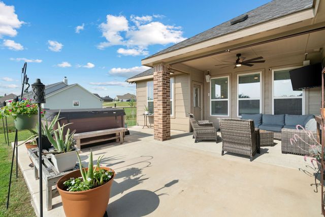 1052 Winecup Lane, Weatherford, TX 76085