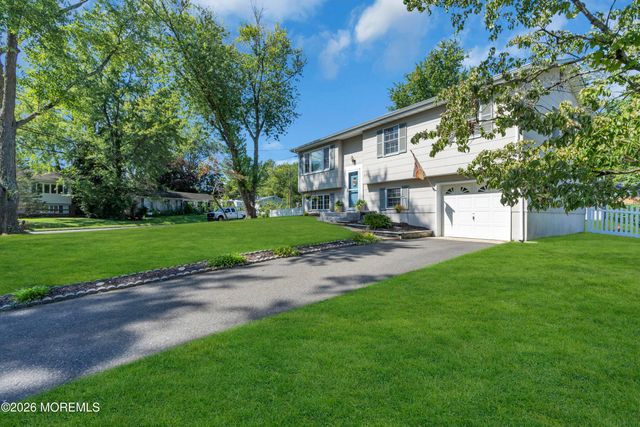 55 Dogwood Drive, Jackson, NJ 08527