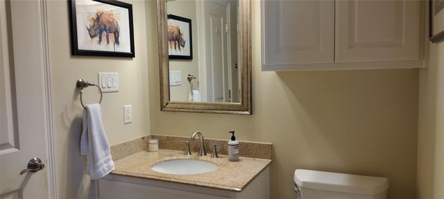 500 Kenniston DR B, Austin, TX 78752