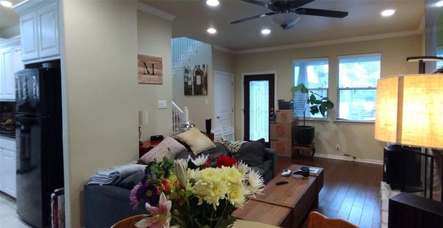 500 Kenniston DR B, Austin, TX 78752