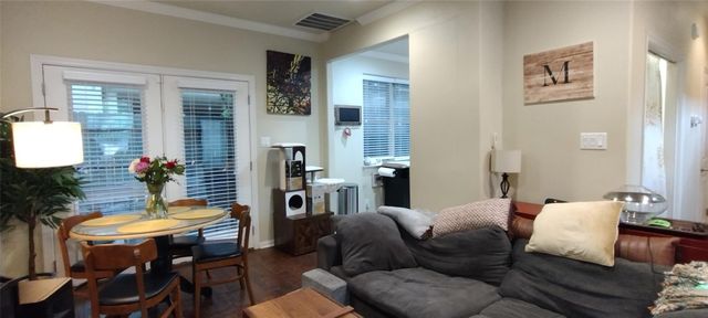 500 Kenniston DR B, Austin, TX 78752