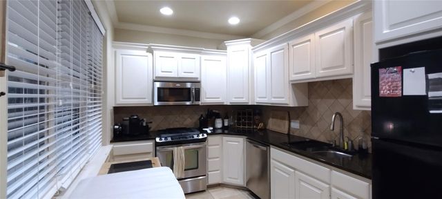 500 Kenniston DR B, Austin, TX 78752