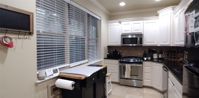 500 Kenniston DR B, Austin, TX 78752
