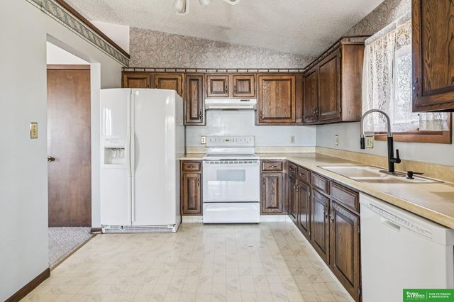 2717 Eagle Drive, Fremont, NE 68025