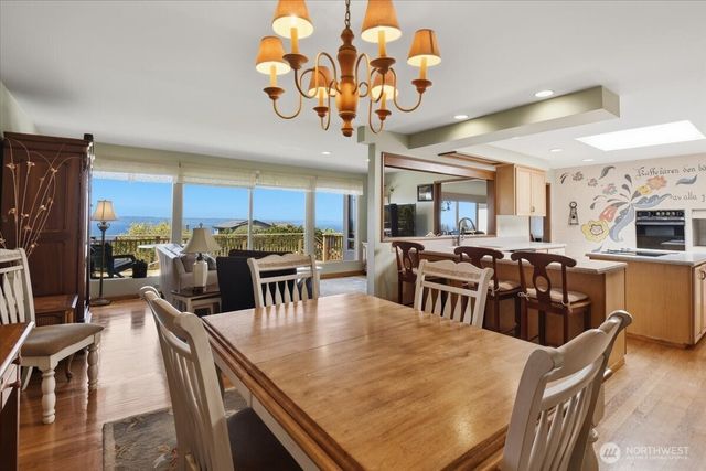 911 12th Avenue N, Edmonds, WA 98020