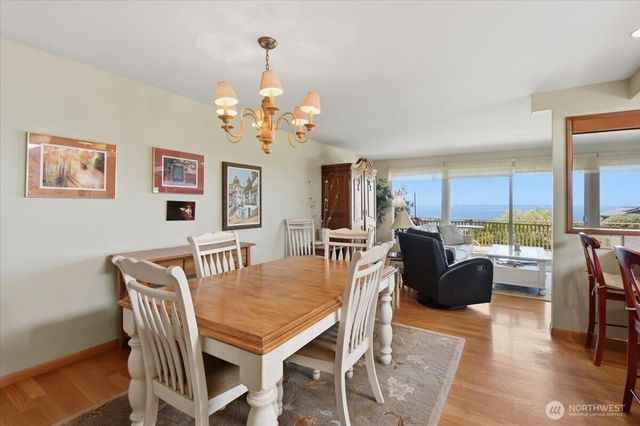 911 12th Avenue N, Edmonds, WA 98020