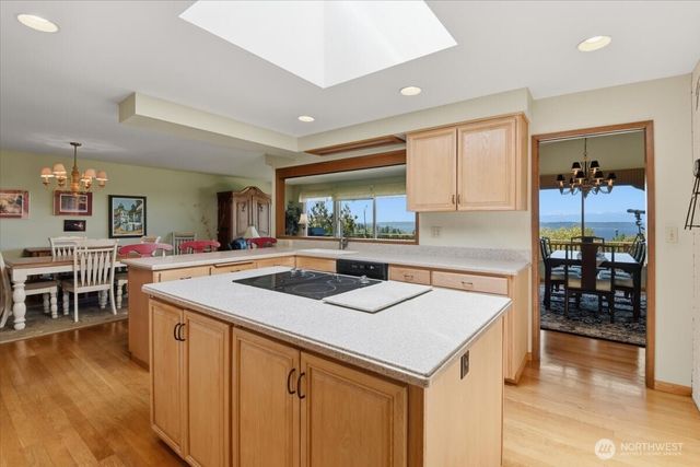 911 12th Avenue N, Edmonds, WA 98020