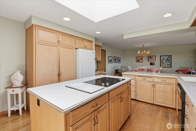 911 12th Avenue N, Edmonds, WA 98020