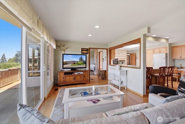 911 12th Avenue N, Edmonds, WA 98020