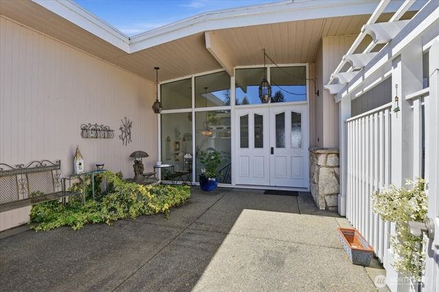 911 12th Avenue N, Edmonds, WA 98020
