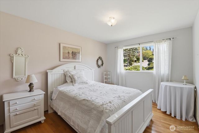 911 12th Avenue N, Edmonds, WA 98020