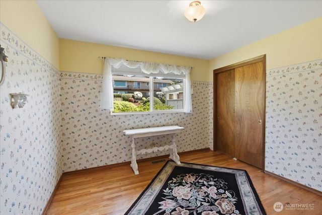 911 12th Avenue N, Edmonds, WA 98020