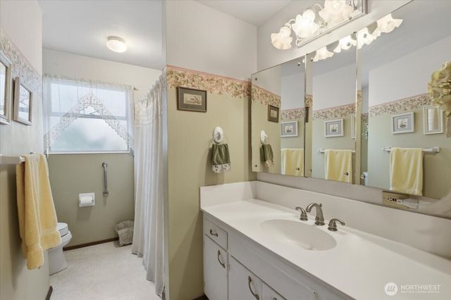 911 12th Avenue N, Edmonds, WA 98020