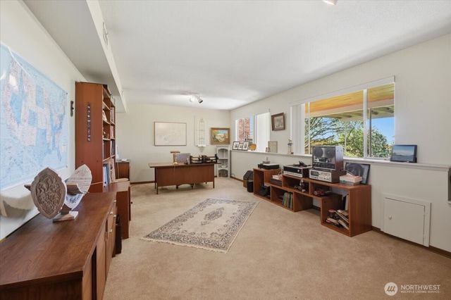 911 12th Avenue N, Edmonds, WA 98020