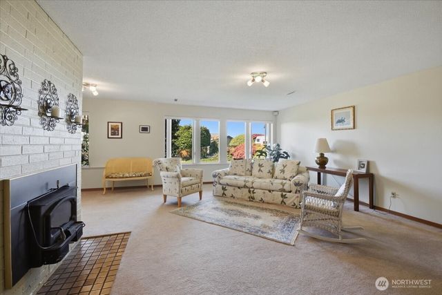 911 12th Avenue N, Edmonds, WA 98020