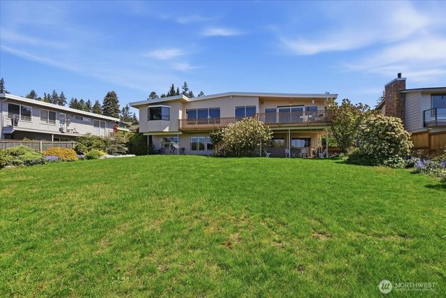 911 12th Avenue N, Edmonds, WA 98020
