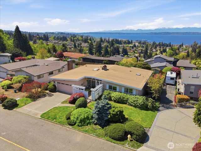 911 12th Avenue N, Edmonds, WA 98020