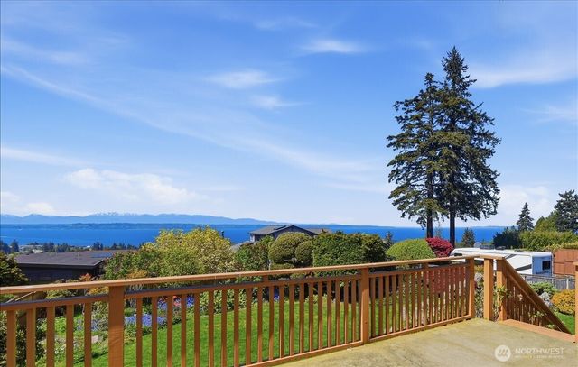 911 12th Avenue N, Edmonds, WA 98020