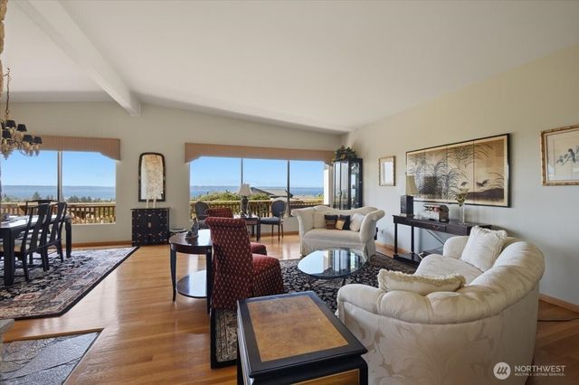 911 12th Avenue N, Edmonds, WA 98020
