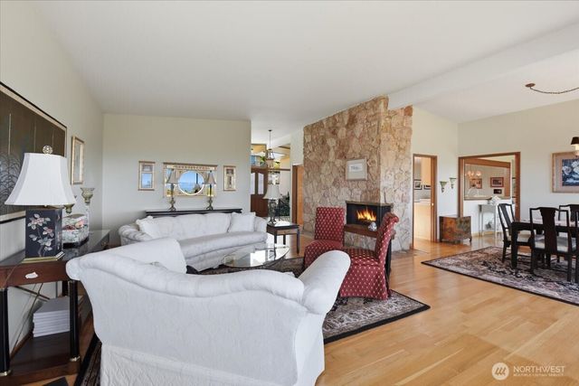 911 12th Avenue N, Edmonds, WA 98020
