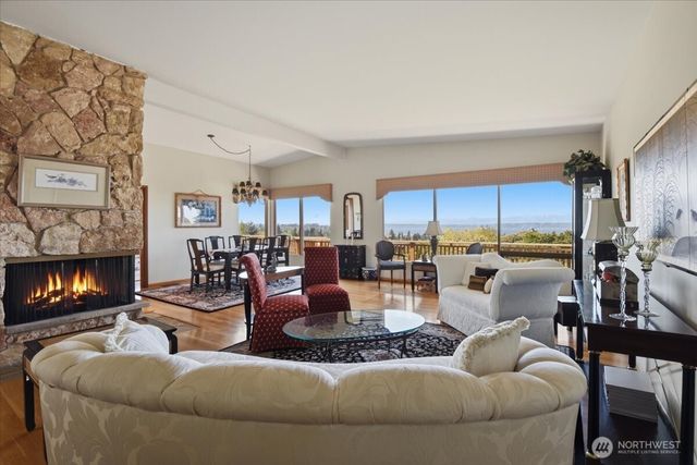 911 12th Avenue N, Edmonds, WA 98020