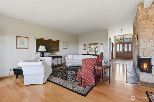 911 12th Avenue N, Edmonds, WA 98020