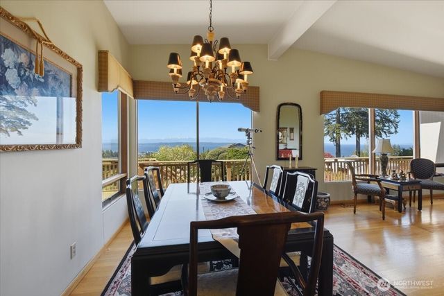 911 12th Avenue N, Edmonds, WA 98020