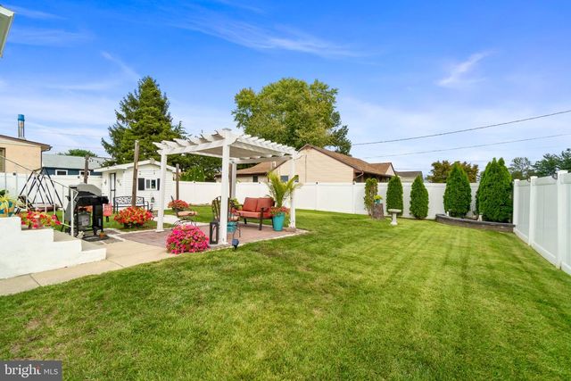 39 WORTHINGTON AVE, Bellmawr, NJ 08031