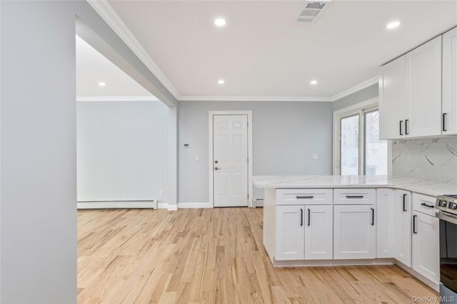 19 Stuyvesant Circle E, East Setauket, NY 11733