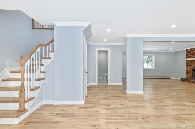 19 Stuyvesant Circle E, East Setauket, NY 11733