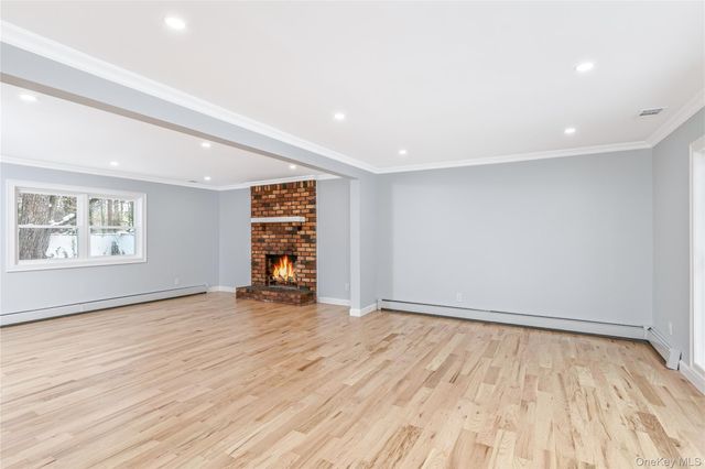 19 Stuyvesant Circle E, East Setauket, NY 11733