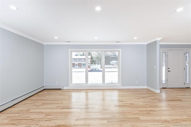 19 Stuyvesant Circle E, East Setauket, NY 11733