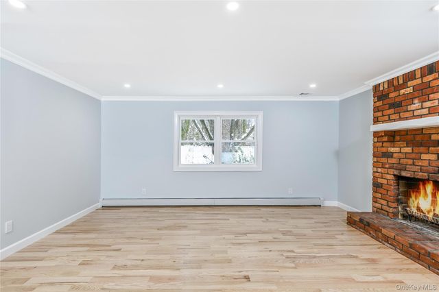 19 Stuyvesant Circle E, East Setauket, NY 11733