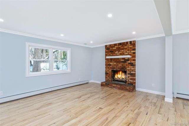 19 Stuyvesant Circle E, East Setauket, NY 11733