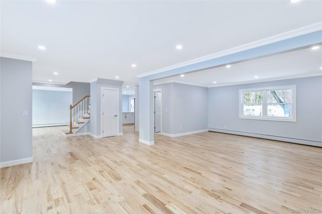 19 Stuyvesant Circle E, East Setauket, NY 11733