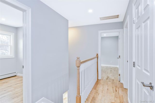 19 Stuyvesant Circle E, East Setauket, NY 11733