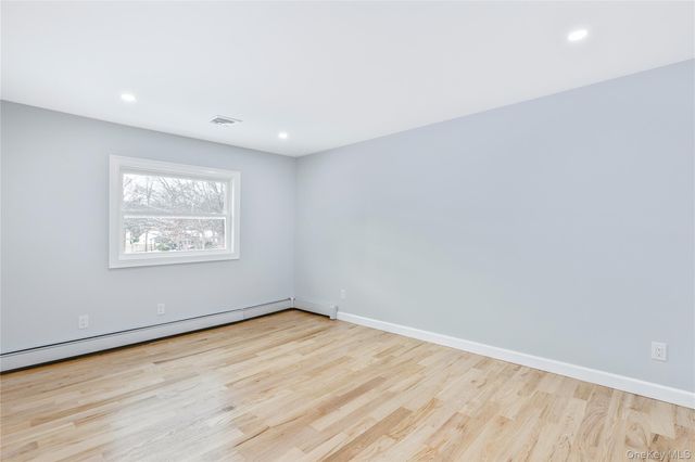 19 Stuyvesant Circle E, East Setauket, NY 11733