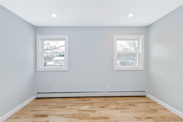 19 Stuyvesant Circle E, East Setauket, NY 11733