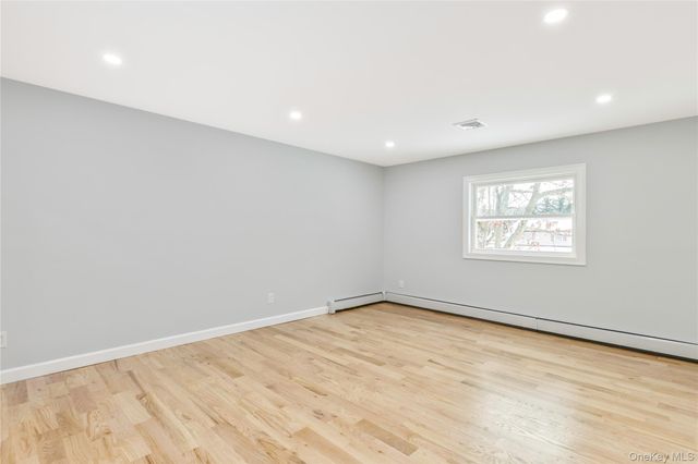 19 Stuyvesant Circle E, East Setauket, NY 11733