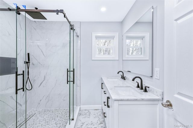 19 Stuyvesant Circle E, East Setauket, NY 11733