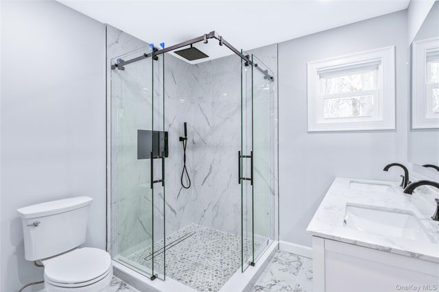 19 Stuyvesant Circle E, East Setauket, NY 11733