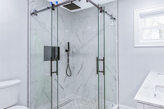 19 Stuyvesant Circle E, East Setauket, NY 11733